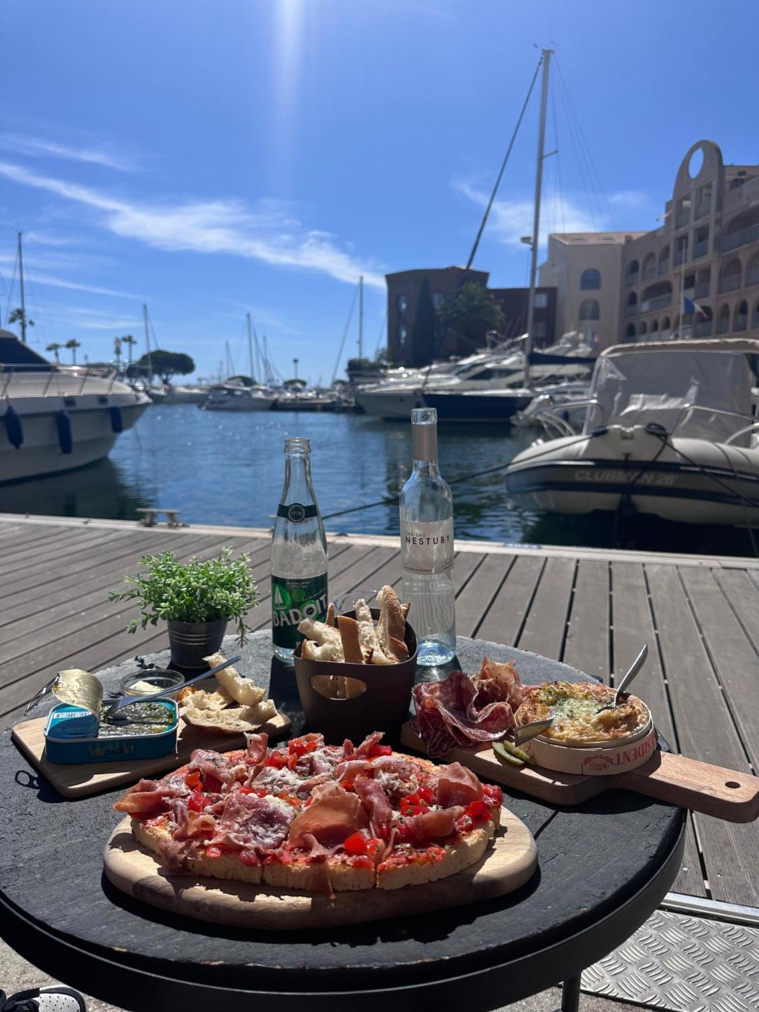 Appartamento Sejour Au Port Hyères Esterno foto