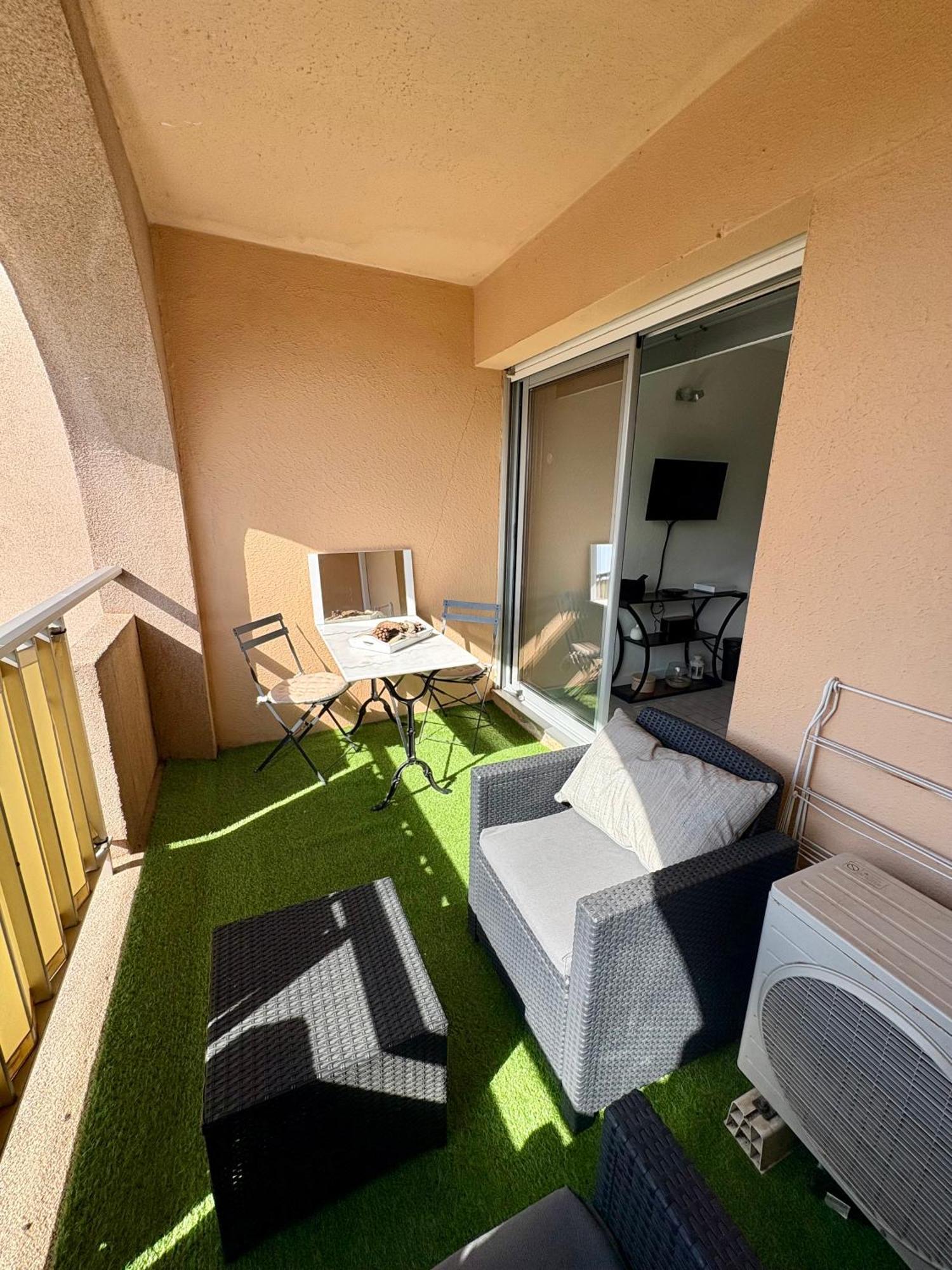Appartamento Sejour Au Port Hyères Esterno foto